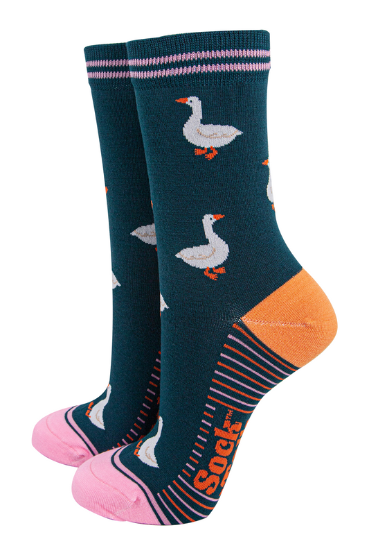 womens-bamboo-socks-forest-green-pink-silly-goose-birds