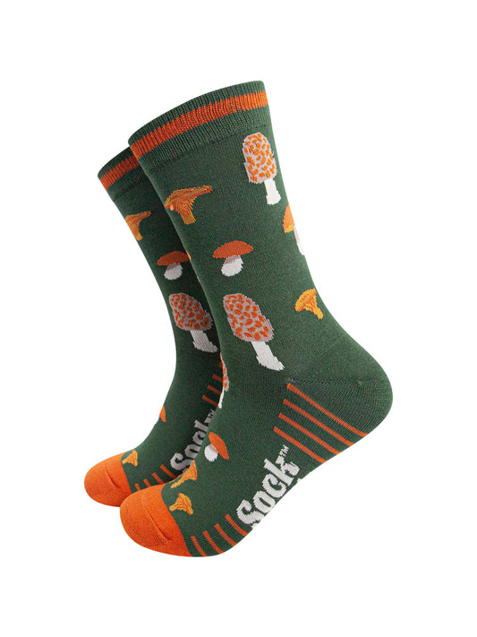 mens-bamboo-socks-khaki-mushroom-foraging-pattern-wild-woodland-fungi