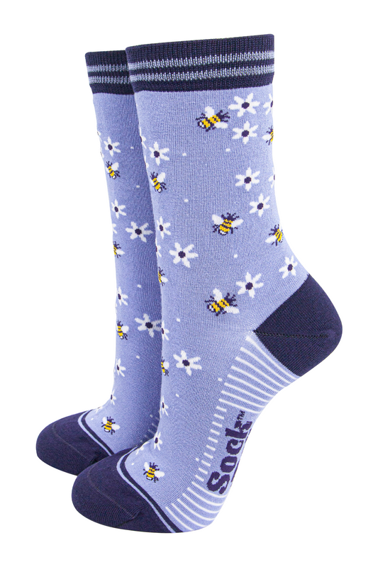 womens-bamboo-socks-sky-blue-navy-blue-bee-and-flowers-bumblebees