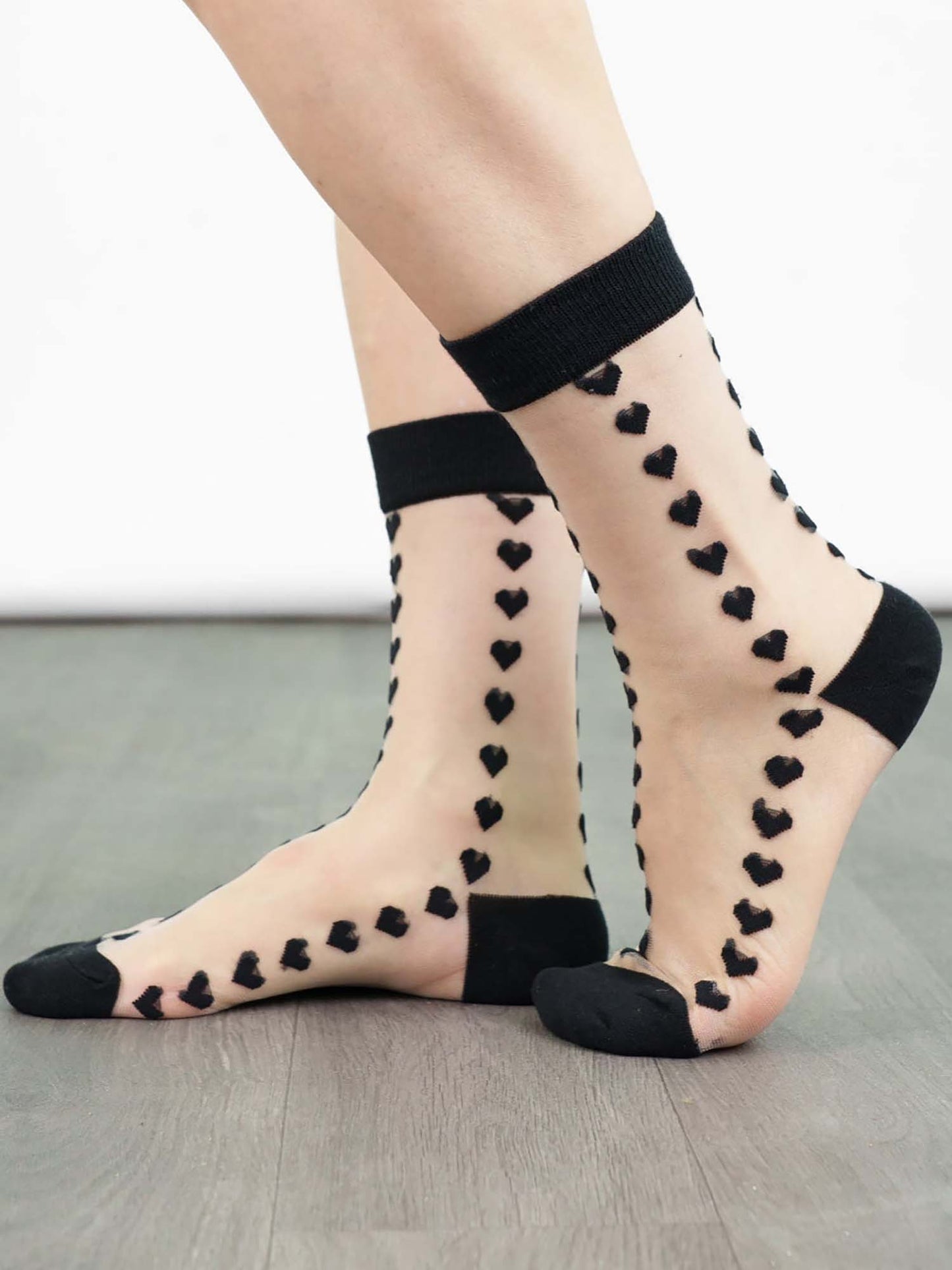 womens-sheer-ankle-socks-black-heart-popsocks