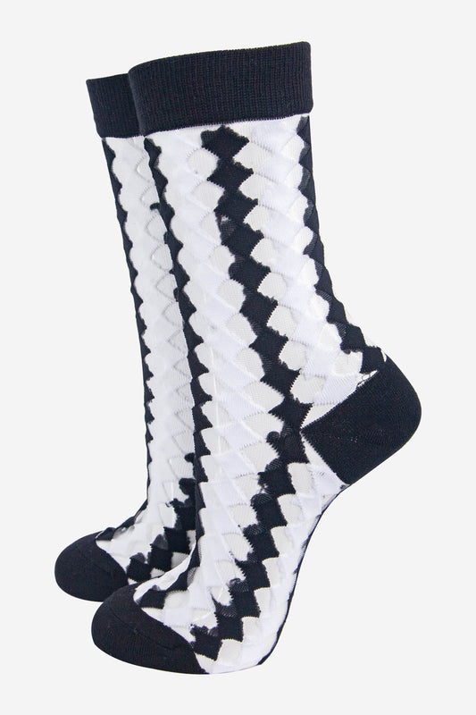 womens-sheer-ankle-socks-black-white-diamond-pattern