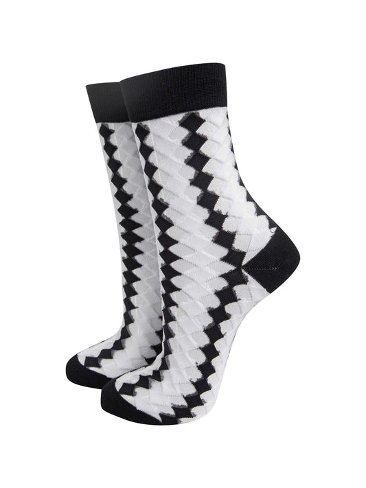 womens-sheer-ankle-socks-black-white-diamond-pattern