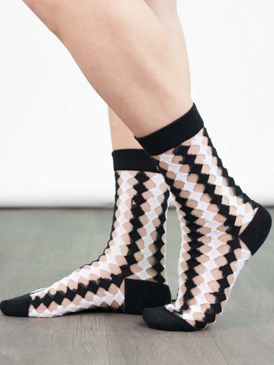 womens-sheer-ankle-socks-black-white-diamond-pattern
