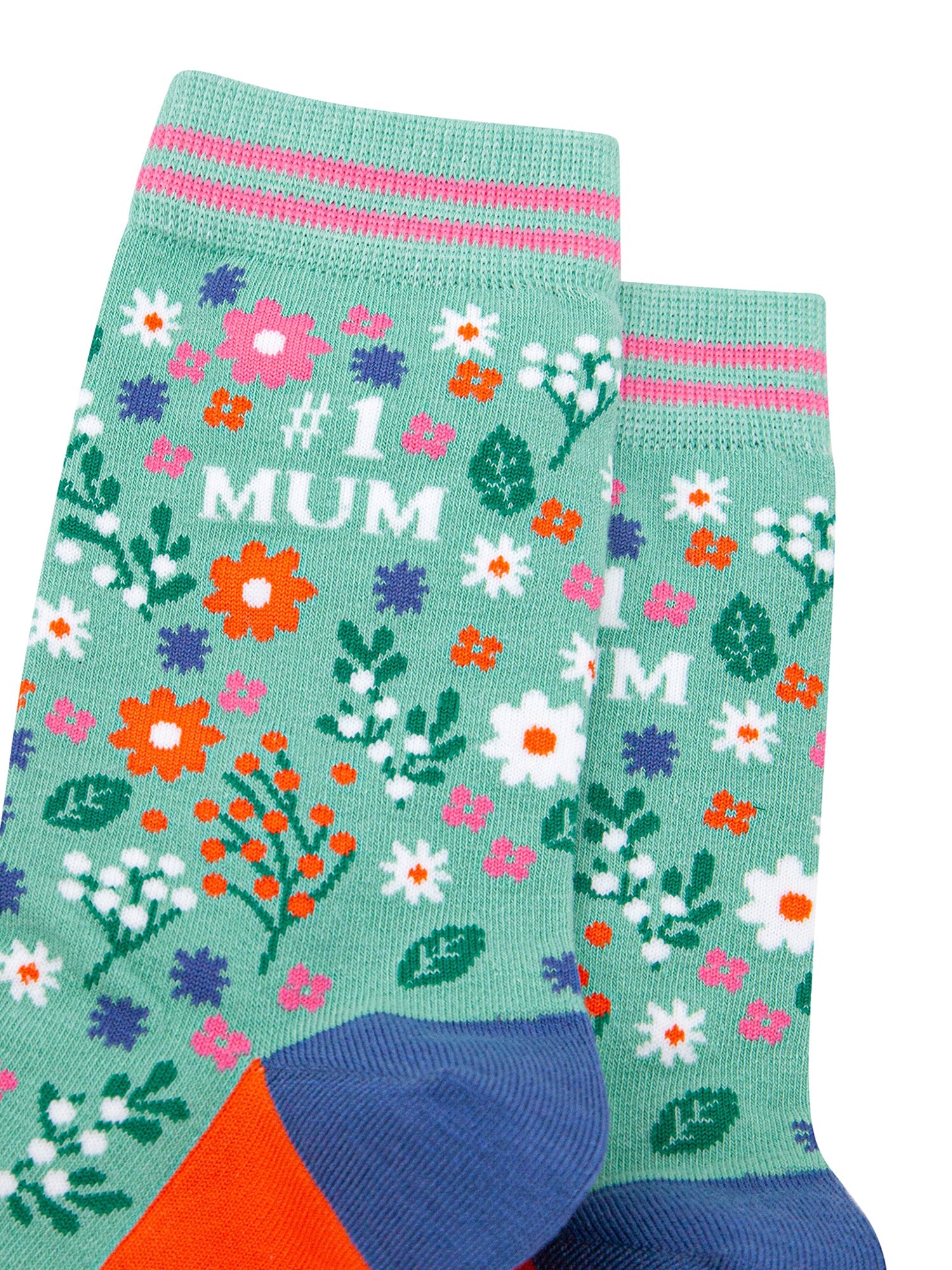 Number-1-Mum-Floral-Bamboo-Socks-in-Green-Closeup
