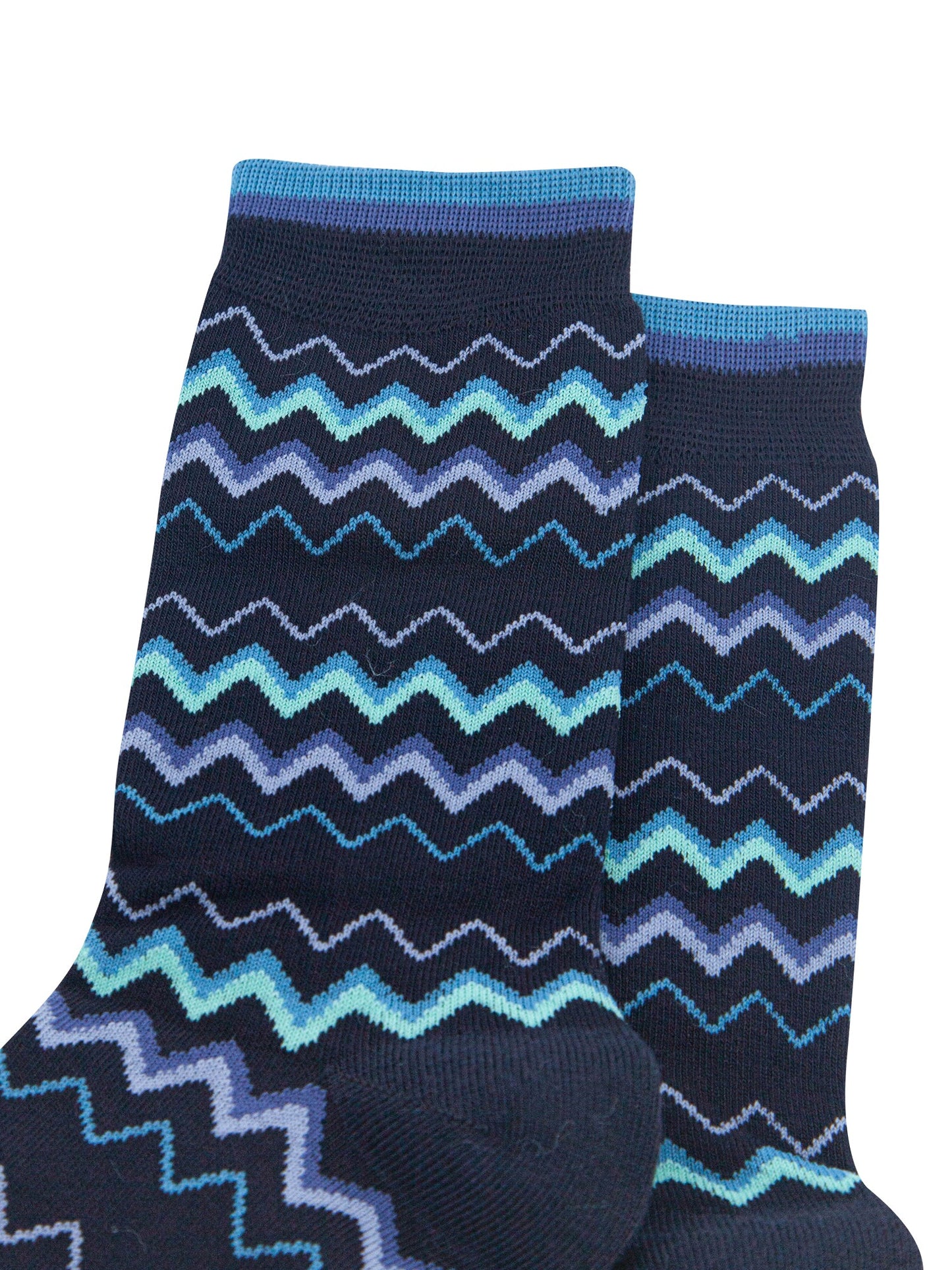 Zig-Zag-Men's-Bamboo-Socks-in-Navy-Close-Up