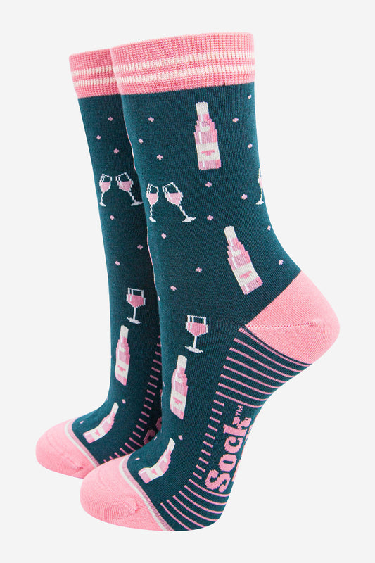 womens-bamboo-socks-forest-green-light-pink-rose-wine-bottles-glasses
