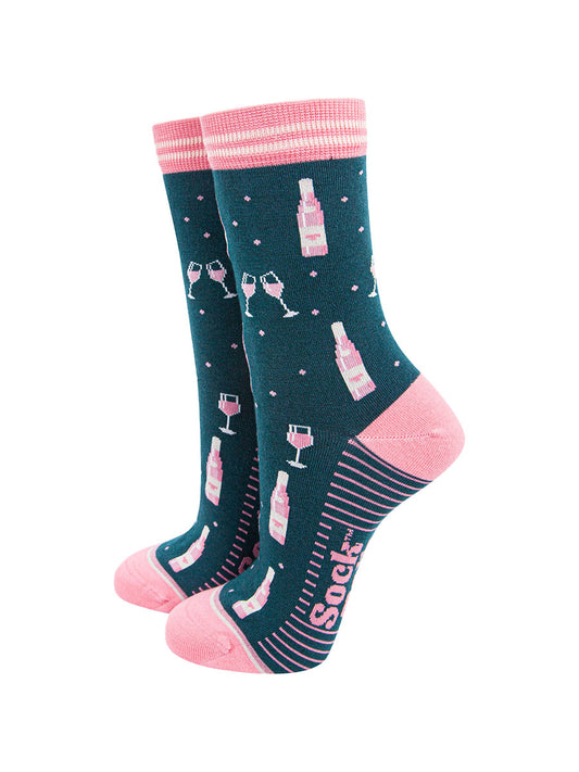 womens-bamboo-socks-forest-green-light-pink-rose-wine-bottles-glasses
