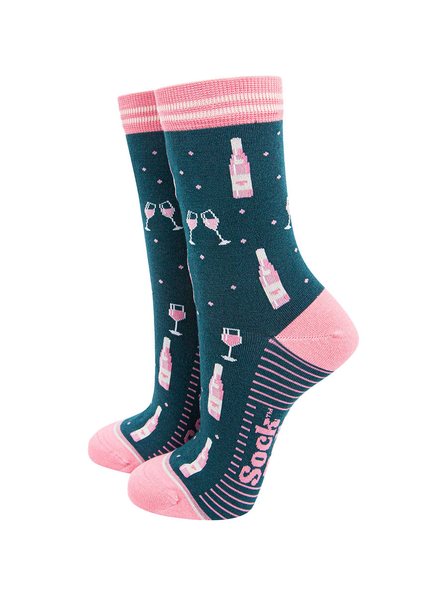 womens-bamboo-socks-forest-green-light-pink-rose-wine-bottles-glasses