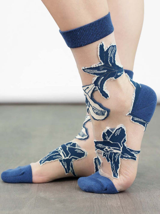 womens-sheer-ankle-socks-navy-blue-floral-lillies