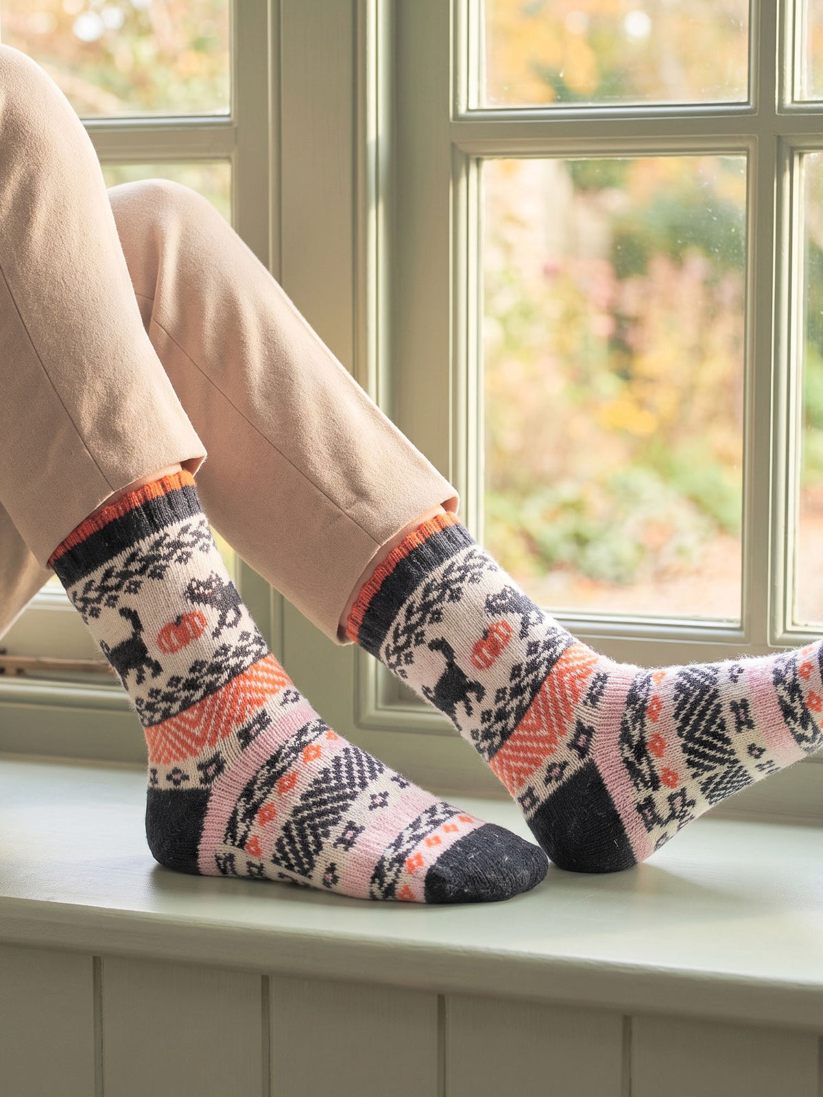 Black-Cat-&-Pumpkin-Patterned-Wool-Socks-in-Cream