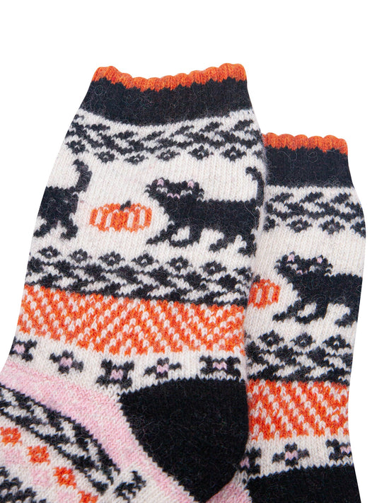 Black-Cat-&-Pumpkin-Patterned-Wool-Socks-in-Cream-Close-Up
