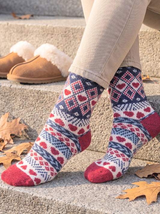 Heart-Fair-Isle-Patterned-Wool-Socks-in-Navy-Blue/Red