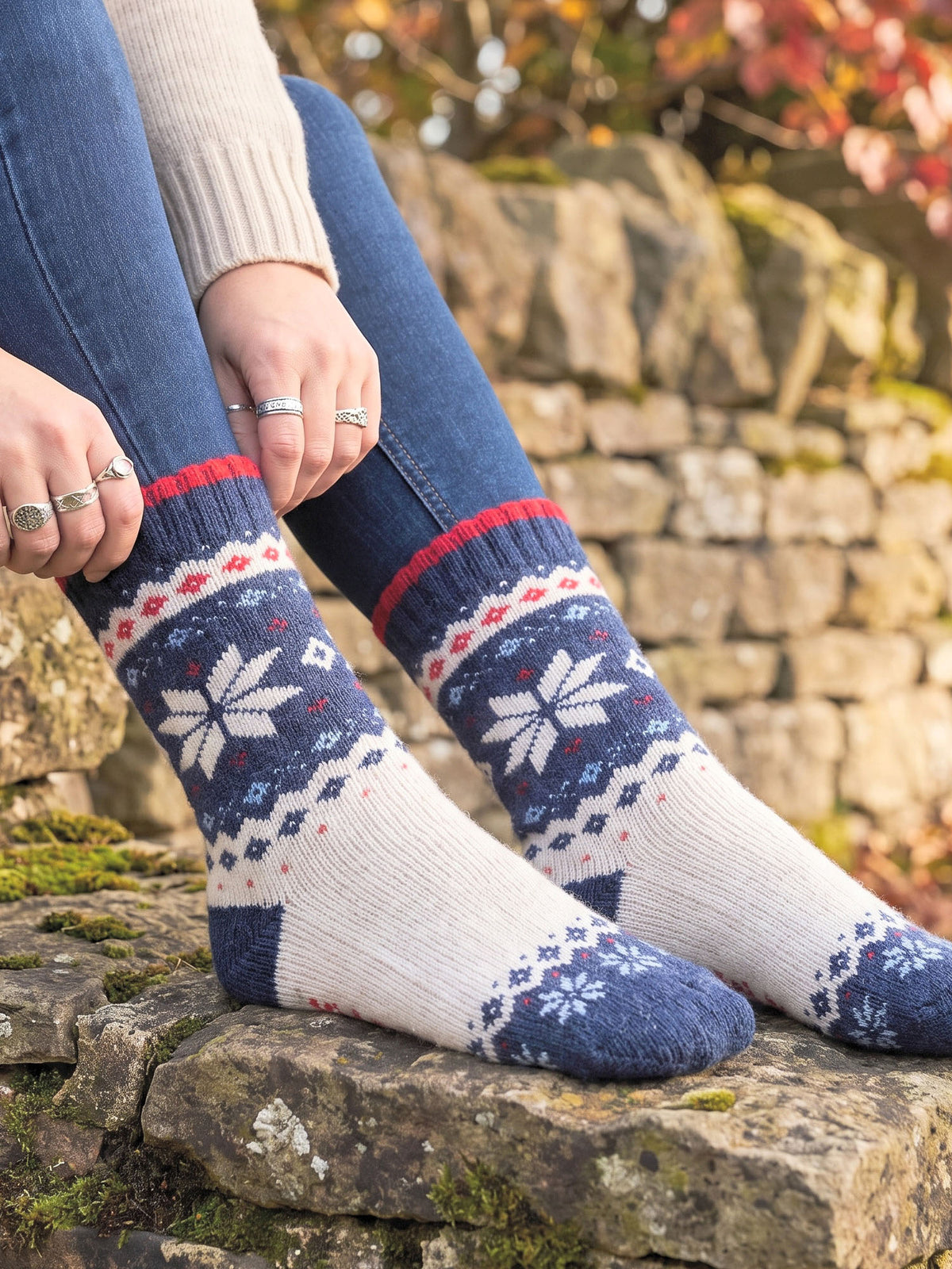 Nordic-Snowflake-Patterned-Wool-Socks-in-Cream/Navy-Blue