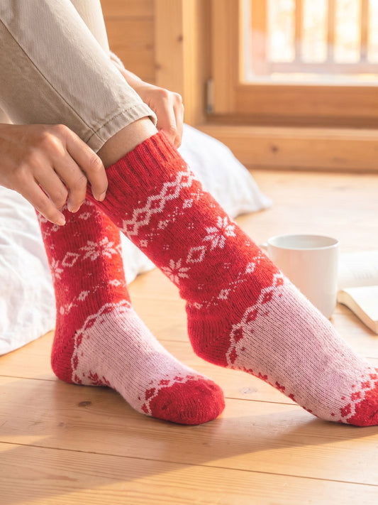 Nordic-Snowflake-Patterned-Wool-Socks-in-Soft-Pink/Red