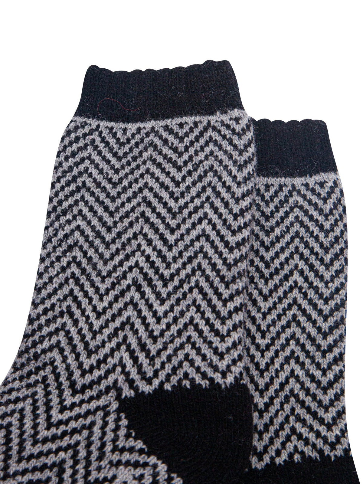 Chevron-Patterned-Wool-Socks-in-Grey/Black-Close-Up