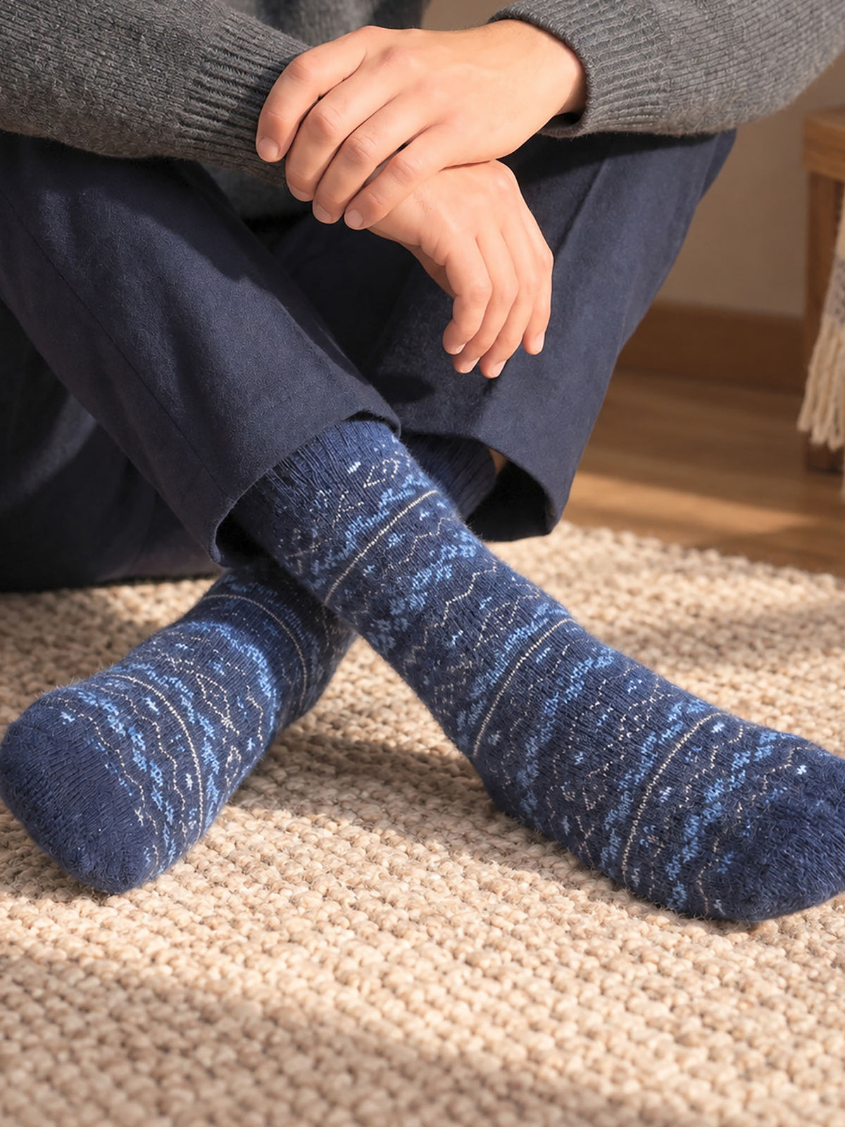 Fair-Isle-Patterned-Wool-Socks-in-Navy-Blue/Blue