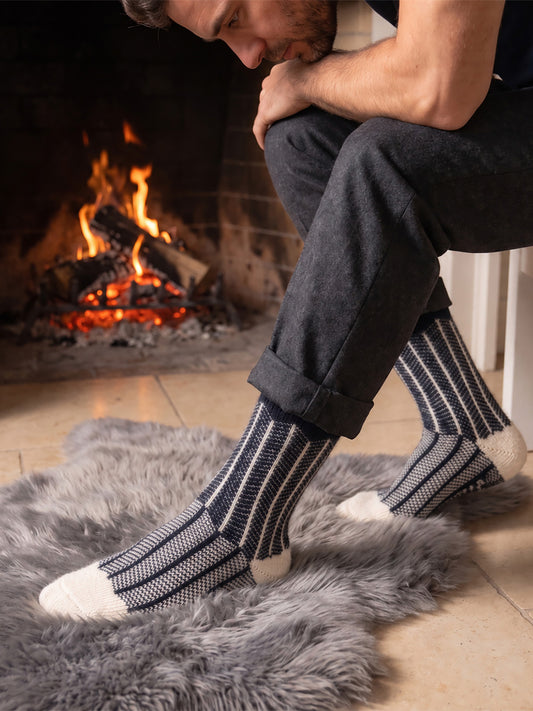 Herringbone-Patterned-Wool-Socks-in-Black
