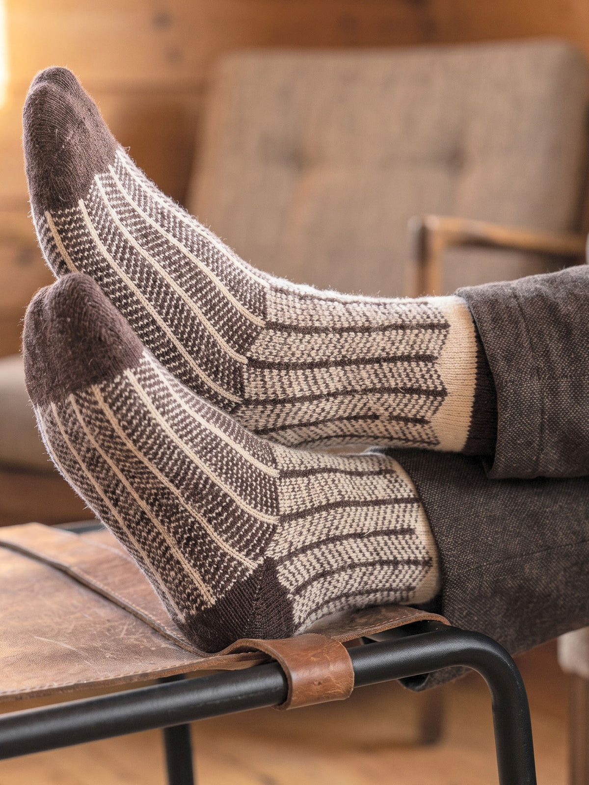 Herringbone-Patterned-Wool-Socks-in-Brown/Oat