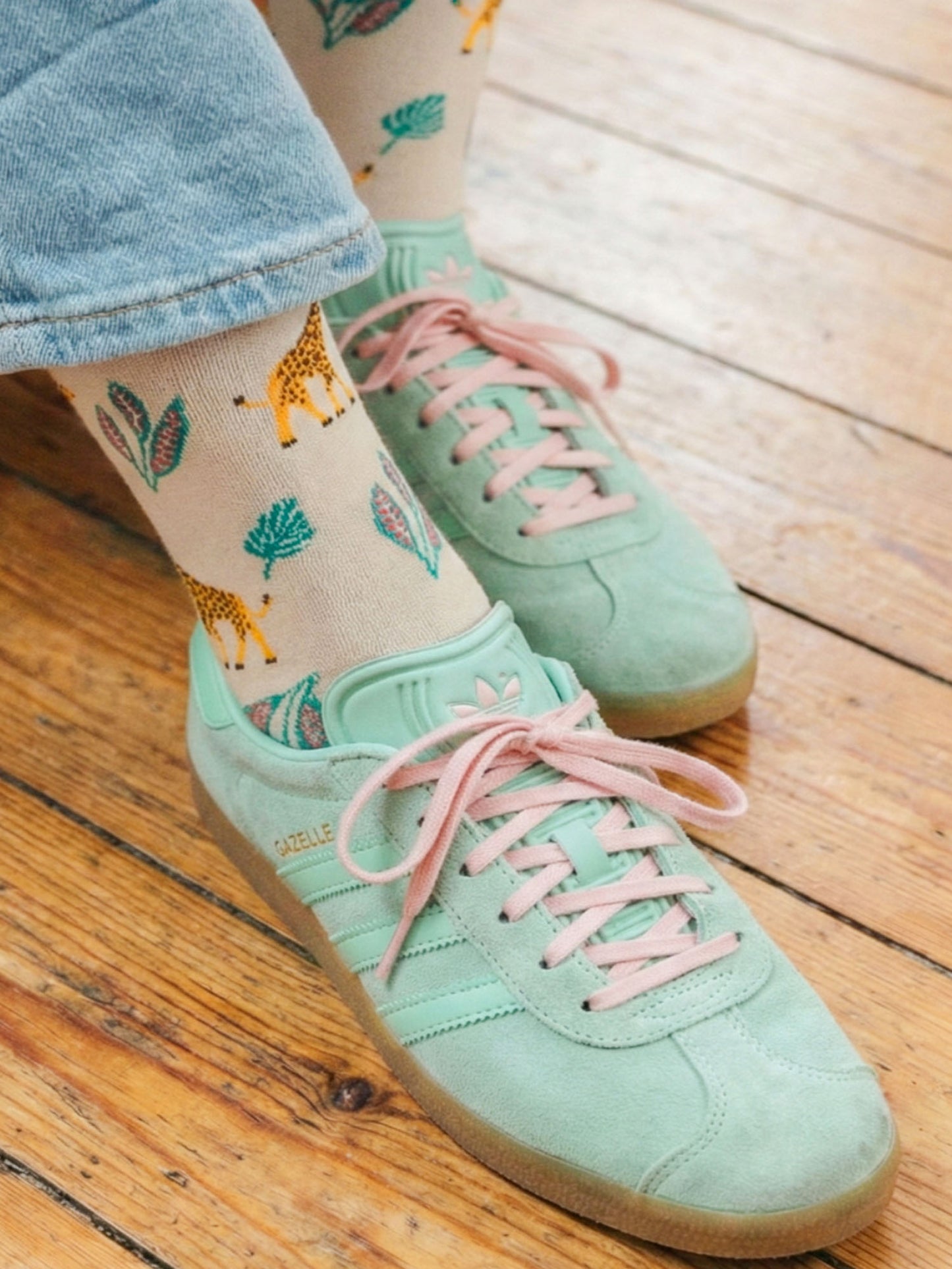 Giraffe-Bamboo-Socks-in-Cream