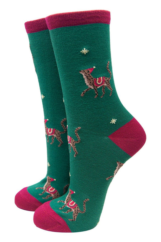 green bamboo ankle socks featuring cheetahs wearing party hats