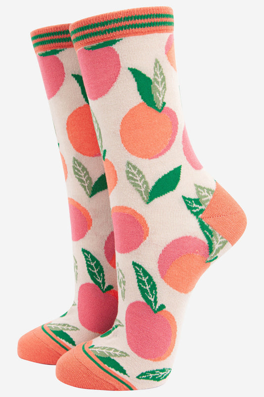 cream and coral bamboo ankle socks with a pattern of peach fruit all over