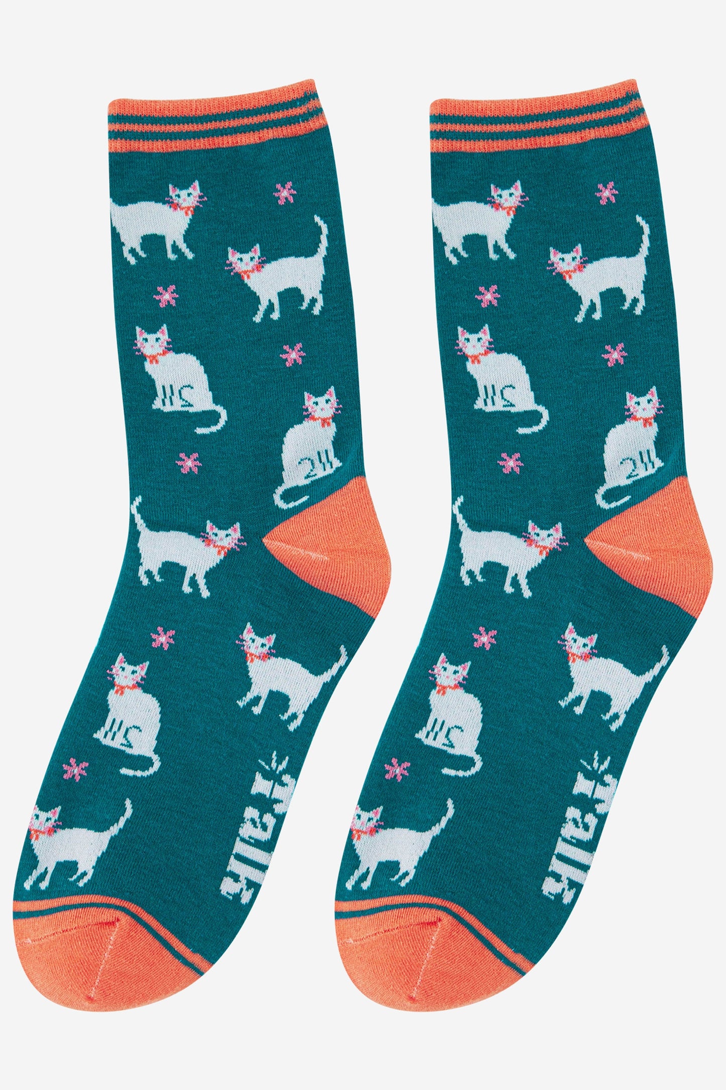 teal ankle socks with an pattern of white cats and pink flowers