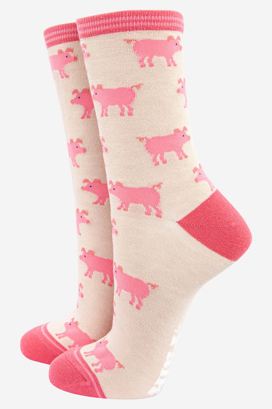 light yellow and pink ankle socks with an all over pink pig pattern