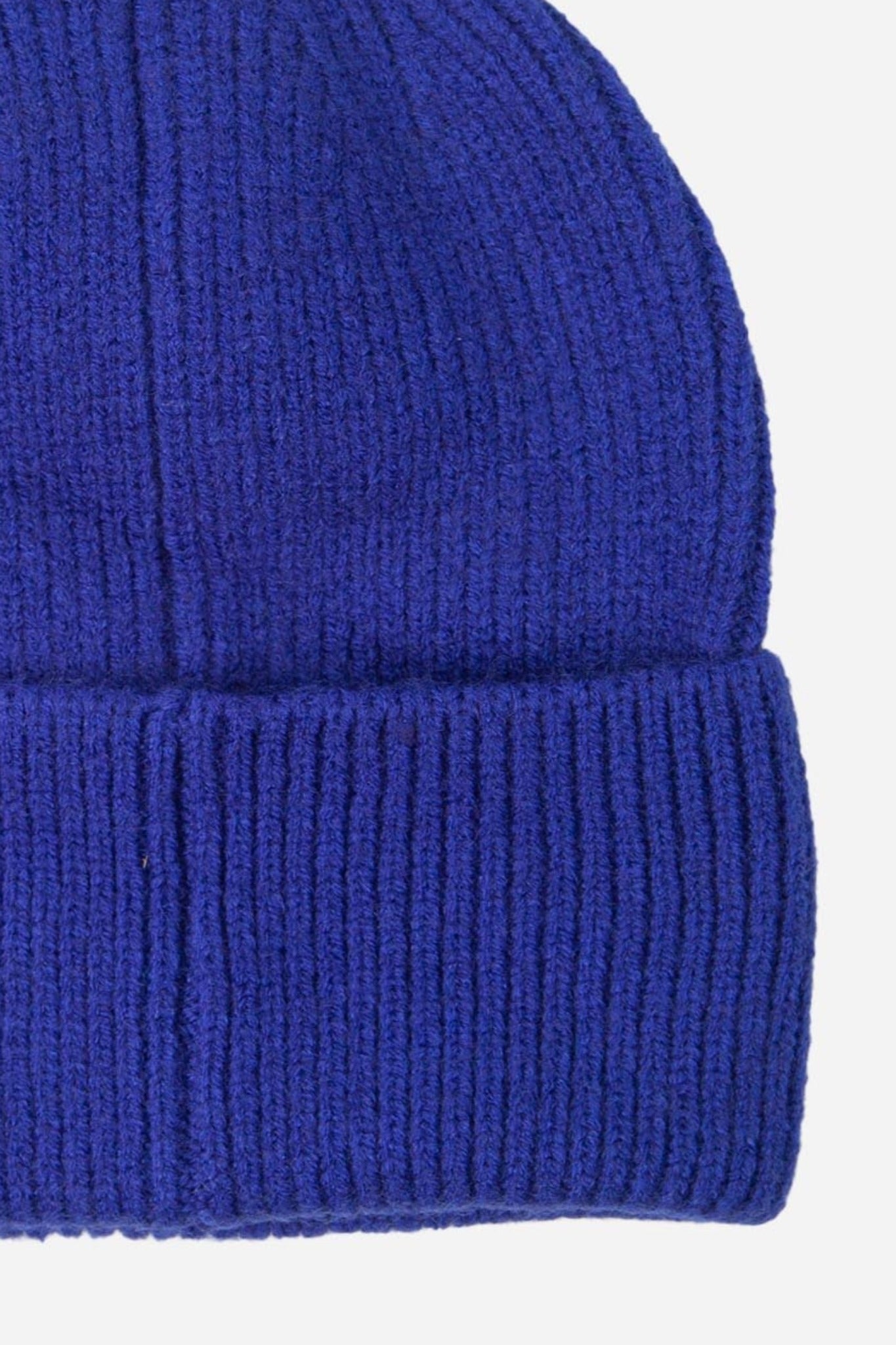 close up of the ribbed knitted material