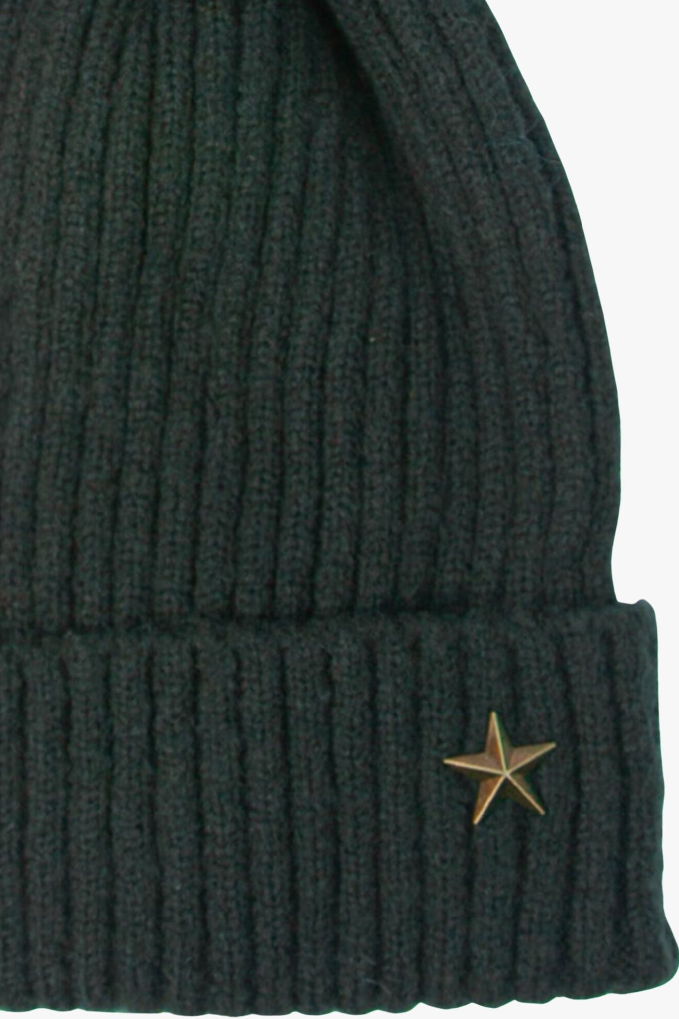 close up of the gold star and the ribbed knit pattern