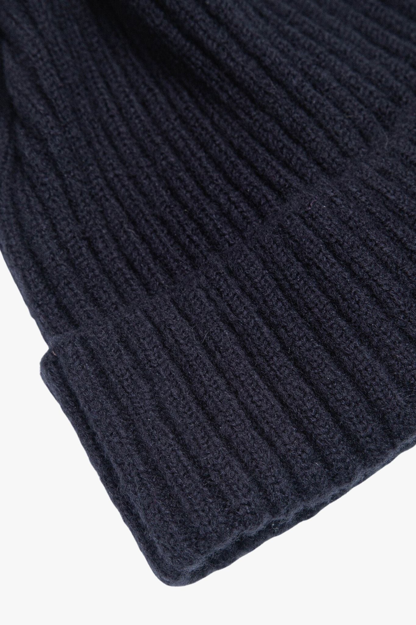 close up of the ribbed knitted fabric